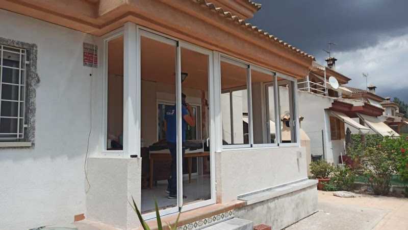 Fotografia tomada fuera de ALU3GLASS - Carpintería metálica y de aluminio en Alcantarilla, Murcia