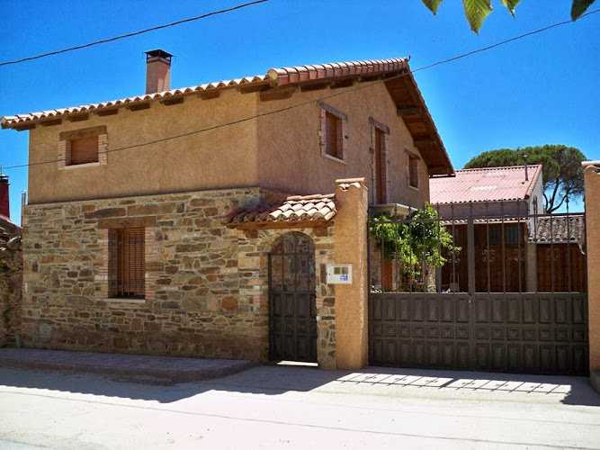 Fotografia tomada fuera de Carpintería Hernández - Proveedor de materiales de construcción en La Encina, Salamanca