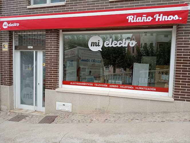 Fotografia tomada fuera de RIAÑO HNOS ELECTRODOMESTICOS - Tienda de muebles de cocina en Cerezo de Río Tirón, Burgos