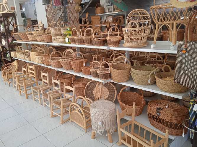 Fotografia tomada fuera de SHANGAI, C.B. Y ARTESANÍA ALBALÁ - Comercio en Baños de Montemayor, Cáceres