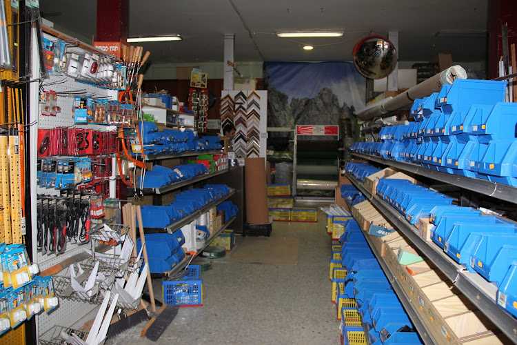 Fotografia tomada fuera de Bricolaje Sánchez-Fuentes, S. L. - Tienda de bricolaje en Arenas de San Pedro, Ávila