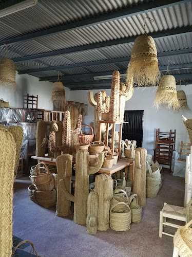 Fotografia tomada fuera de Alfareria Angel y Loli - Tienda de artesanías en Níjar, Almería