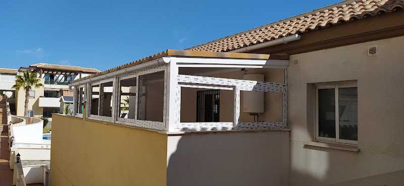 Fotografia tomada fuera de Aluminios Alumar - Carpintería metálica y de aluminio en Nerja, Málaga