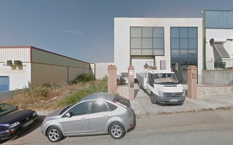 Fotografia tomada fuera de Omega Aluminios - Carpintería metálica y de aluminio en Nerja, Málaga