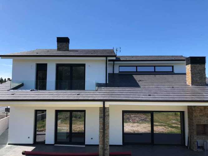 Fotografia tomada fuera de Aluminios Santalla S.L. - Carpintería metálica y de aluminio en Narón, A Coruña