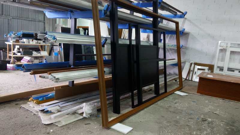 Fotografia tomada fuera de Aluinox Catabois - Carpintería metálica y de aluminio en Narón, A Coruña