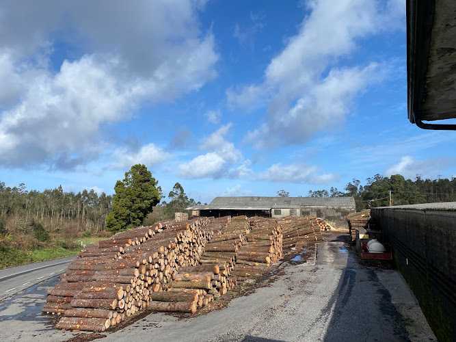 Fotografia tomada fuera de Maderas Clemente López y Cía SL - Serradoiro en Morpeguite, A Coruña