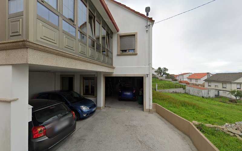 Fotografia tomada fuera de Aluminios Castro - Carpintería metálica y de aluminio en Muros, A Coruña