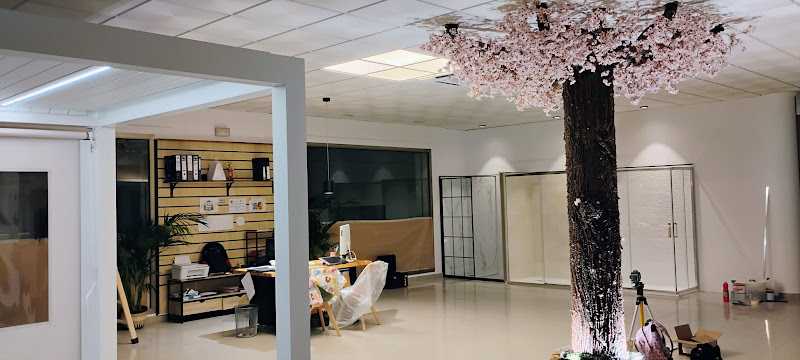 Fotografia tomada fuera de Espai Cubic Tancaments - Carpintería metálica y de aluminio en Setla, Alicante