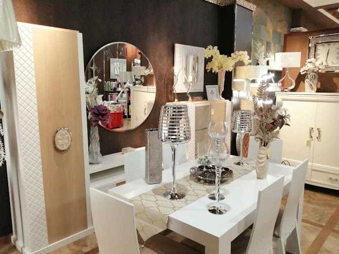 Fotografia tomada fuera de L-Gant muebles y decoración - Tienda de muebles en Villacarrillo, Jaén