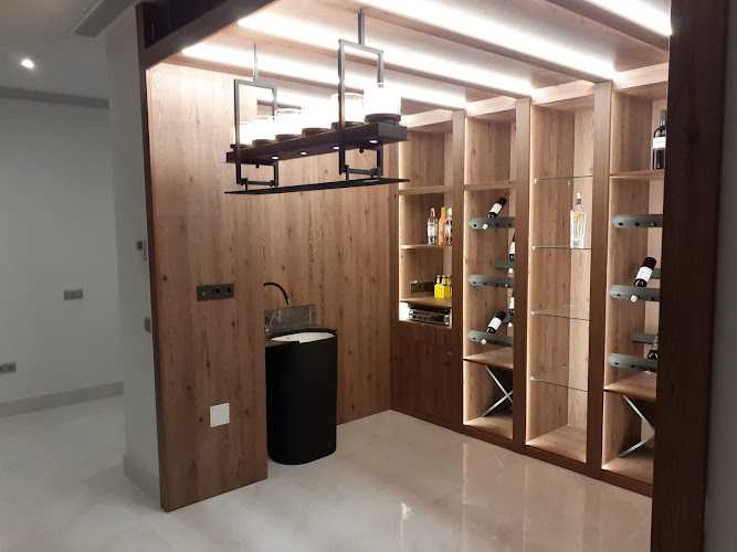 Fotografia tomada fuera de Hnos. Bosquet Ramírez - Tienda de bricolaje en Las Lagunas de Mijas, Málaga