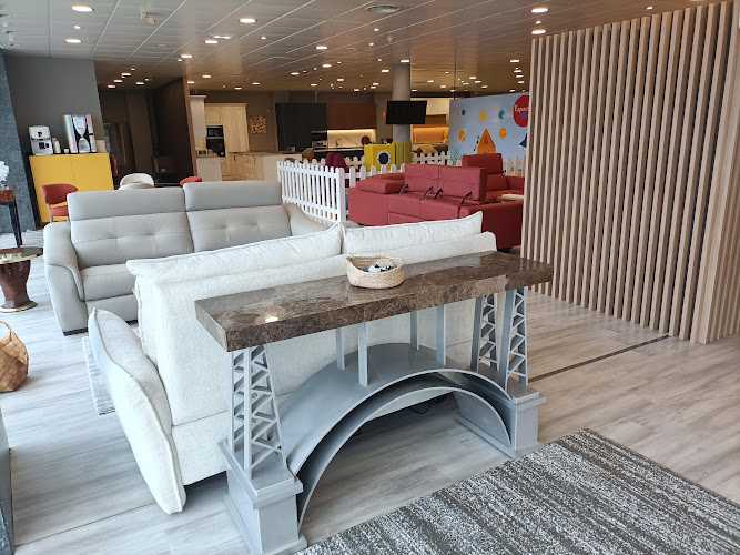 Fotografia tomada fuera de Grupo Buk Siero - Tienda de muebles en Meres, Asturias