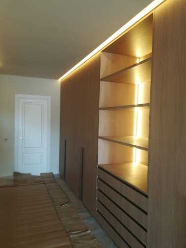 Fotografia tomada fuera de BERBIO FUSTERS SL - Tienda de suministros para trabajar la madera en Ivars d'Urgell, Lérida