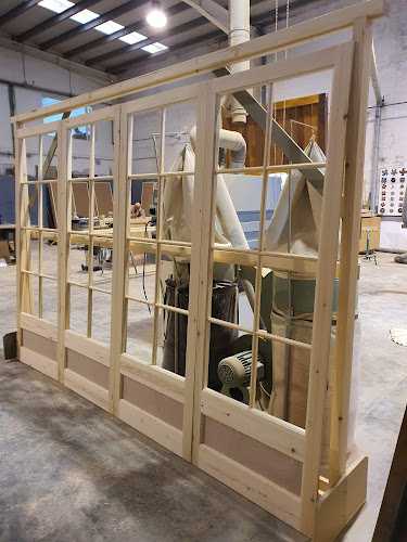 Fotografia tomada fuera de Fustería Elías S.L. - Carpintería en Mahón, Baleares