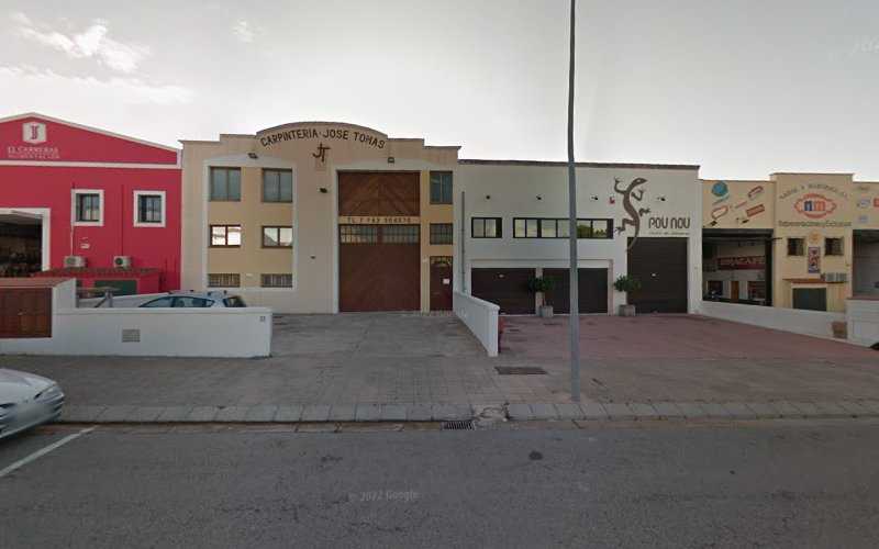 Fotografia tomada fuera de Carpintería José Tomás - Tienda de armarios en Mahón, Baleares