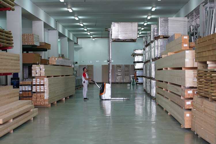 Fotografia tomada fuera de Puertas Lorca S.L. - Establecimiento de venta de madera en Lorca, Murcia