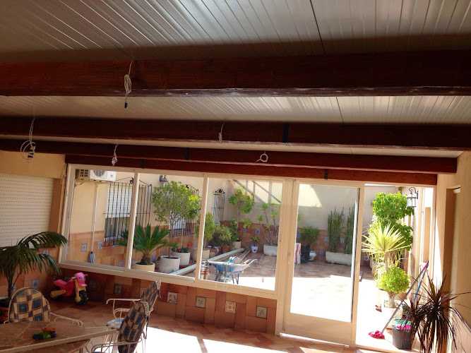 Fotografia tomada fuera de Flores Aluminios - Carpintería metálica y de aluminio en Lorca, Murcia