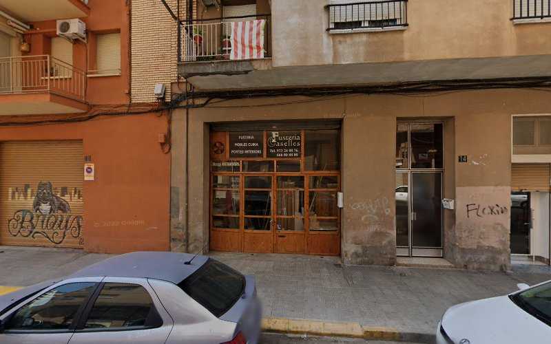 Fotografia tomada fuera de Fusteria Caselles - Fusteria en Lleida, Lérida