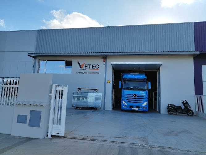 Fotografia tomada fuera de VETEC alunion - Carpintería metálica y de aluminio en Sueca, Valencia