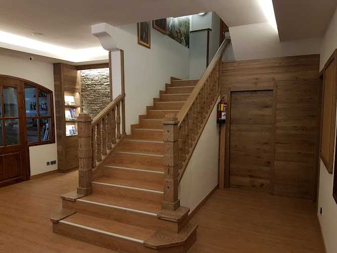 Fotografia tomada fuera de Fusteria i Ebenisteria R Castell - Reformas de cocinas en Lleida, Lérida