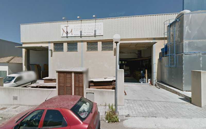 Fotografia tomada fuera de Fusteria Ebenisteria Tomeu Mestre - Tienda de armarios en Sineu, Baleares