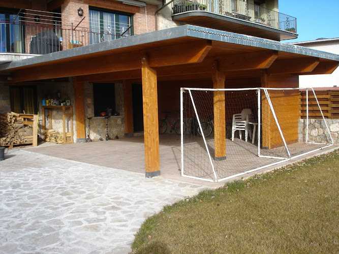 Fotografia tomada fuera de Fustes Graus - Cases i estructures de fusta - Fusteria en Sant Llorenç de Morunys, Lérida