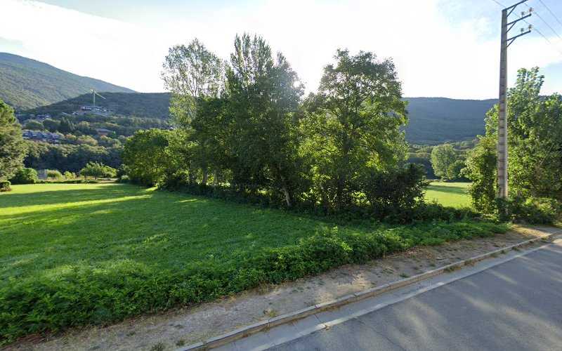 Fotografia tomada fuera de Les Vernedes (Albert Planes Perez) - Carpintería en Sort, Lérida