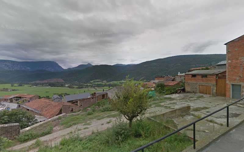 Fotografia tomada fuera de Fusteria Tomeu - Carpintero en El Pla de Sant Tirs, Lérida