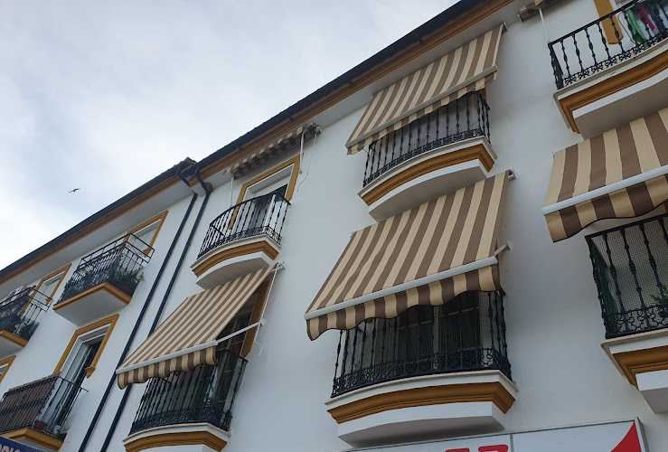 Fotografia tomada fuera de Aluminios Cabrera - Carpintería metálica y de aluminio en Ronda, Málaga