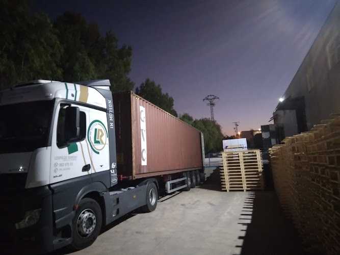 Fotografia tomada fuera de Maderas Cape S.L.U - Empresa maderera en Rafal, Alicante