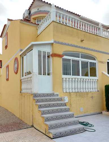 Fotografia tomada fuera de Carpinteria De Aluminio Vladimir.D - Carpintería metálica y de aluminio en Torrevieja, Alicante