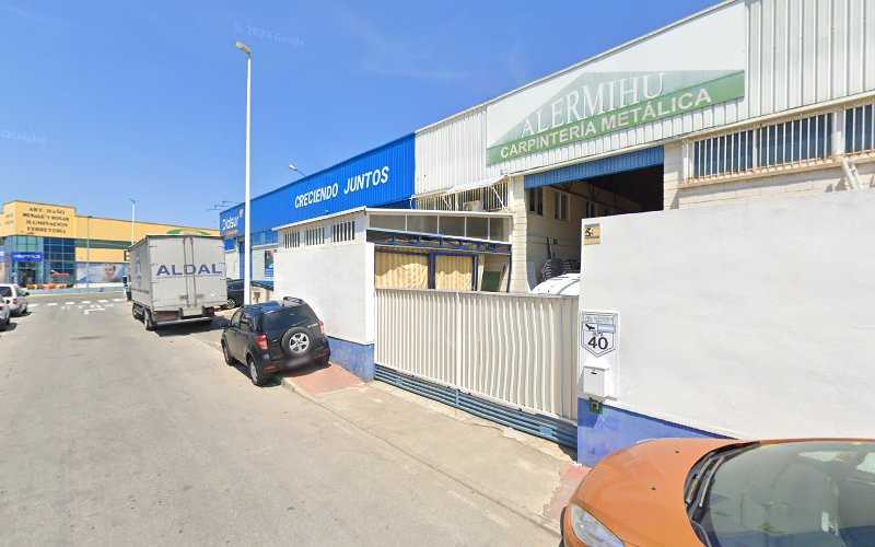 Fotografia tomada fuera de Carpintería metálica ALERMIHU - Carpintería en Torrevieja, Alicante