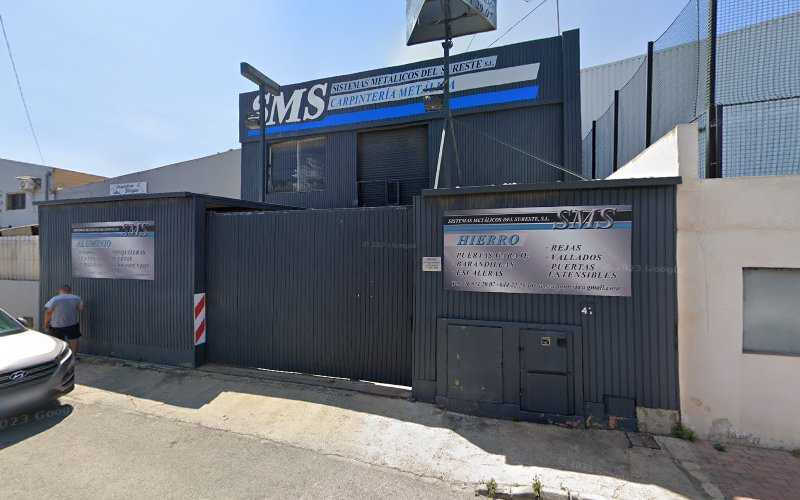 Fotografia tomada fuera de SISTEMAS METALICOS DEL SURESTE SL - Carpintero en Torrevieja, Alicante