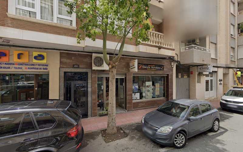 Fotografia tomada fuera de Decoria - Carpintería metálica y de aluminio en Torrevieja, Alicante