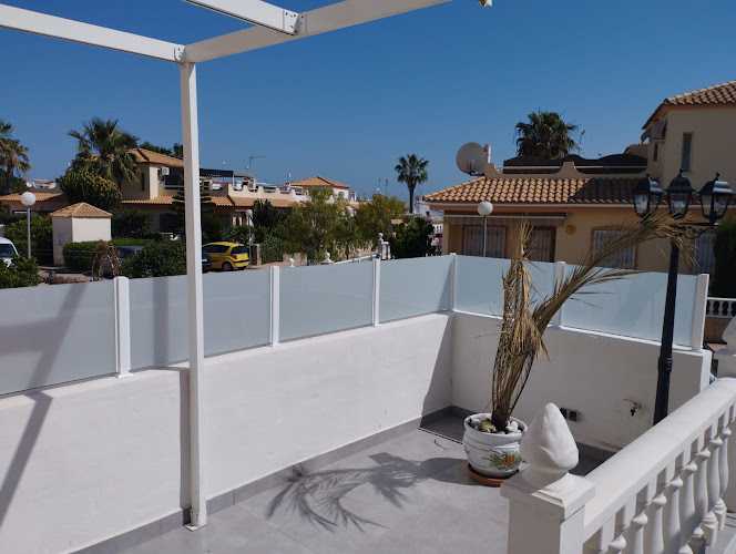 Fotografia tomada fuera de Alusol SG Aluminios - Carpintería metálica y de aluminio en Torrevieja, Alicante