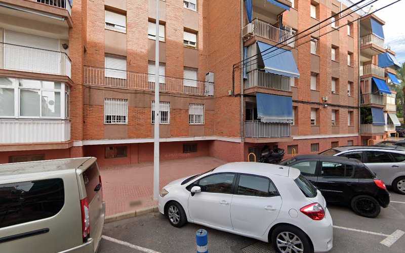 Fotografia tomada fuera de Construcciones Y Aluminio la Molineta - Carpintería metálica y de aluminio en Santa Pola, Alicante