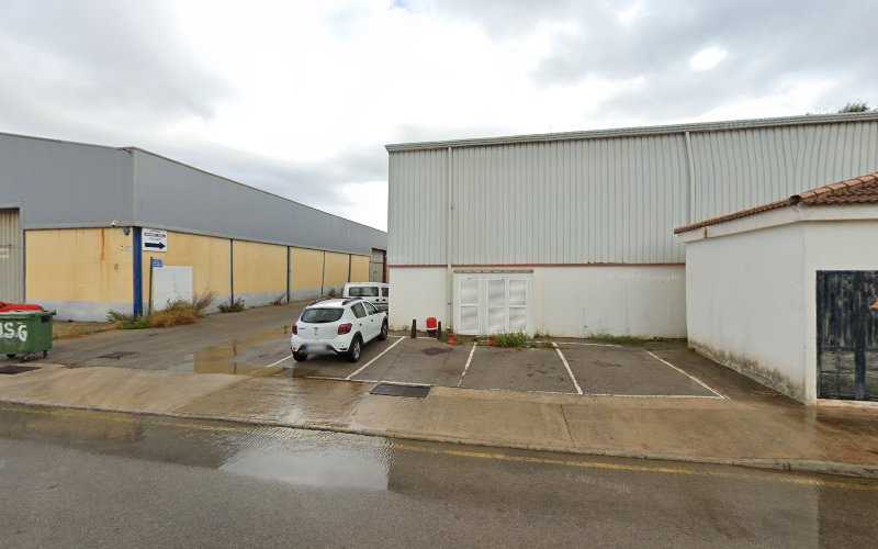 Fotografia tomada fuera de Fusteria Miquel Coll - Carpintería metálica y de aluminio en Sant Lluís, Baleares