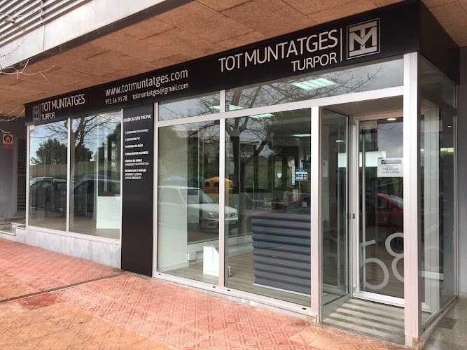 Fotografia tomada fuera de Tot Muntatges Turpor - Carpintería de Aluminio y P.V.C. Menorca - Metal·listeria en Sant Lluís, Baleares