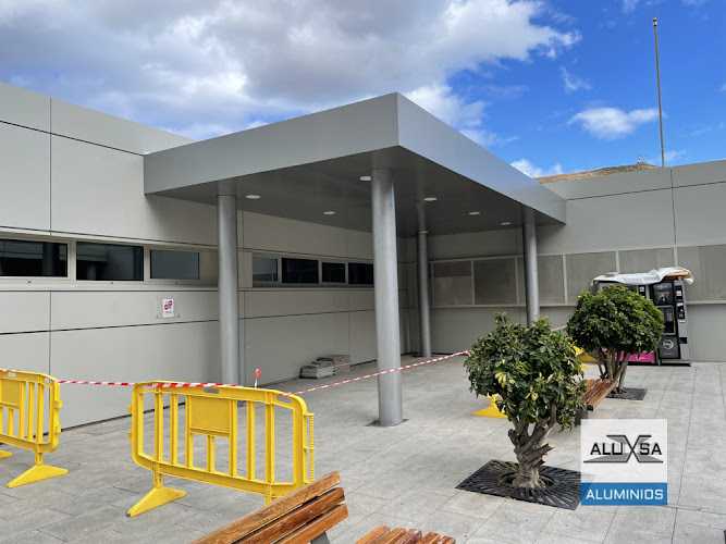 Fotografia tomada fuera de Aluxsa Tenerife - Carpintería metálica y de aluminio en San Isidro, Santa Cruz de Tenerife