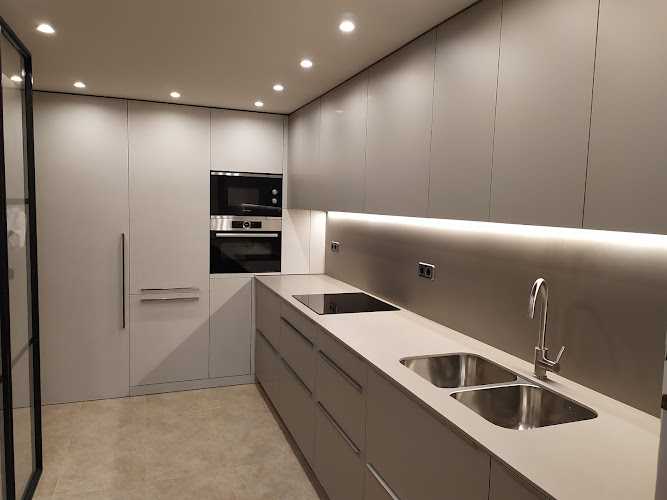 Fotografia tomada fuera de Beco interiors / Beco fusters - Tienda de muebles de cocina en Santa Llúcia, Lérida