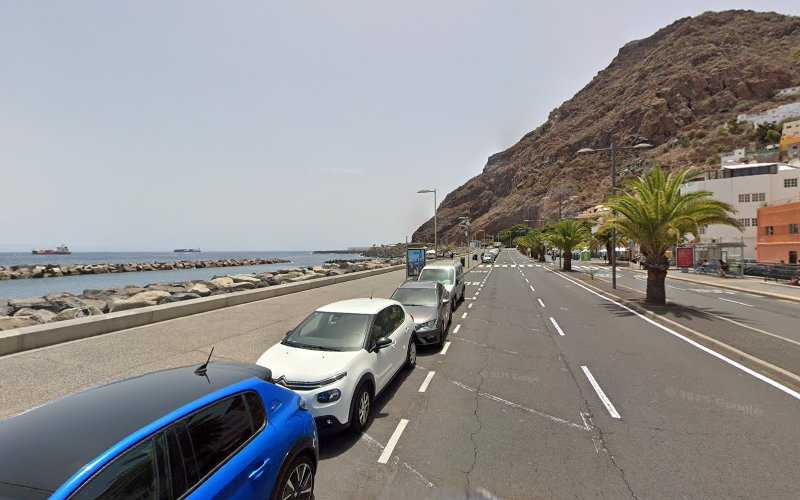 Fotografia tomada fuera de J M J Ebanistería Canarias - Tienda de armarios en San Andrés, Santa Cruz de Tenerife
