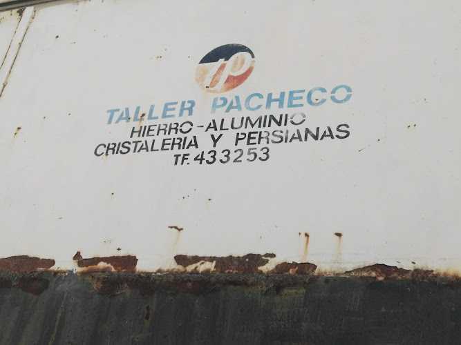 Fotografia tomada fuera de Carpinteria pacheco - Carpintería en Barbate, Cádiz