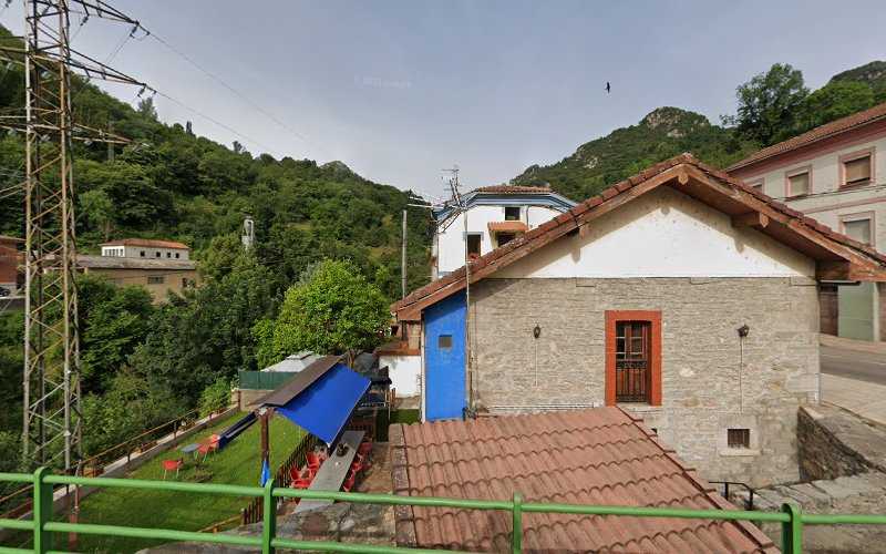 Fotografia tomada fuera de Hermanos Viejo - Empresa maderera en Proaza, Asturias