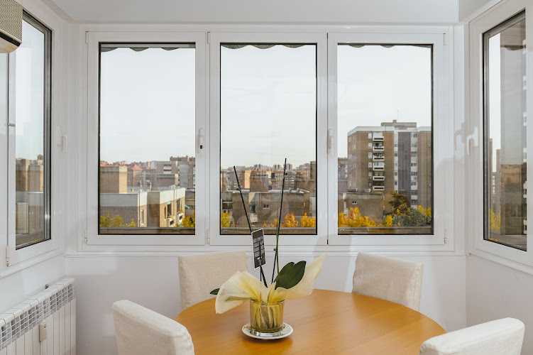 Fotografia tomada fuera de Aluvec | Cambia Tus Ventanas - Carpintería metálica y de aluminio en Arteixo, A Coruña