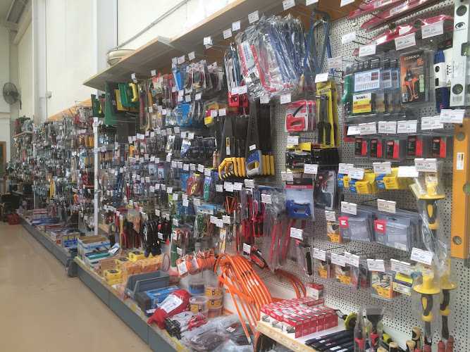 Fotografia tomada fuera de P. Alcaraz e Hijos, Bricolaje y Fontanería - Tienda de bricolaje en Los Montesinos, Alicante