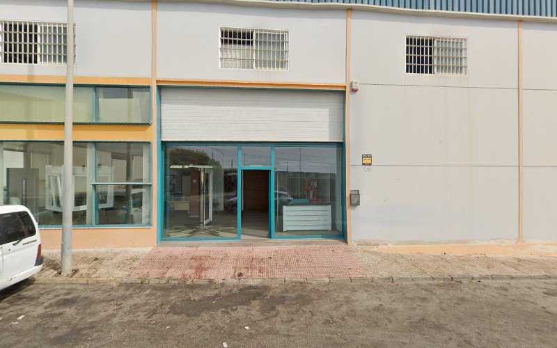 Fotografia tomada fuera de Eurometal Aluminios - Carpintería metálica y de aluminio en Las Cabañuelas, Almería