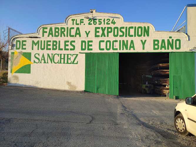 Fotografia tomada fuera de Cocinas Sánchez - Fábrica de muebles en Fuerte del Rey, Jaén