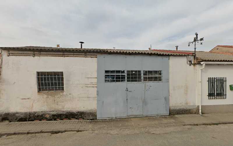 Fotografia tomada fuera de Aluminios Javi - Fábrica en Fuente el Saúz, Ávila