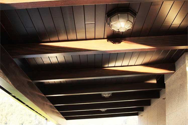 Fotografia tomada fuera de Madeiras Caruncho, S.L. - Carpintería en Vilagarcía de Arousa, Pontevedra