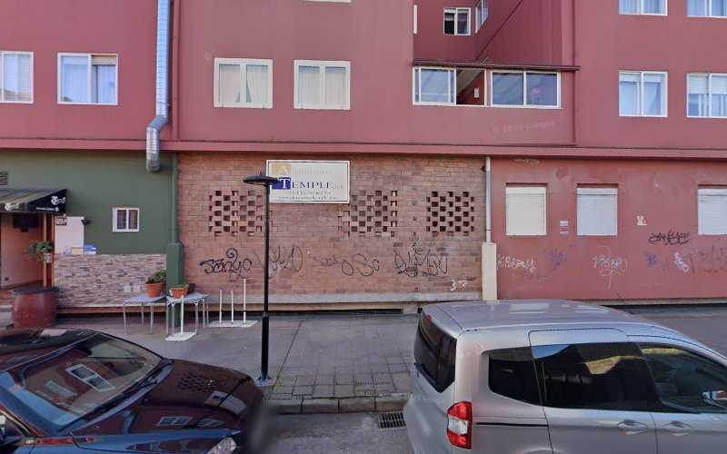 Fotografia tomada fuera de Ventanas a Punto - Carpintería metálica y de aluminio en O Temple, A Coruña